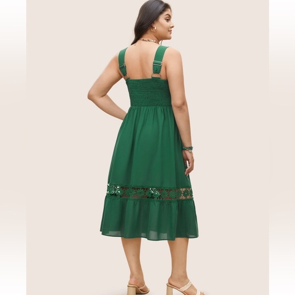 BloomChic Plain Elastic Waist Cut Out Lace Patchwork Dress - Picture 2 of 8